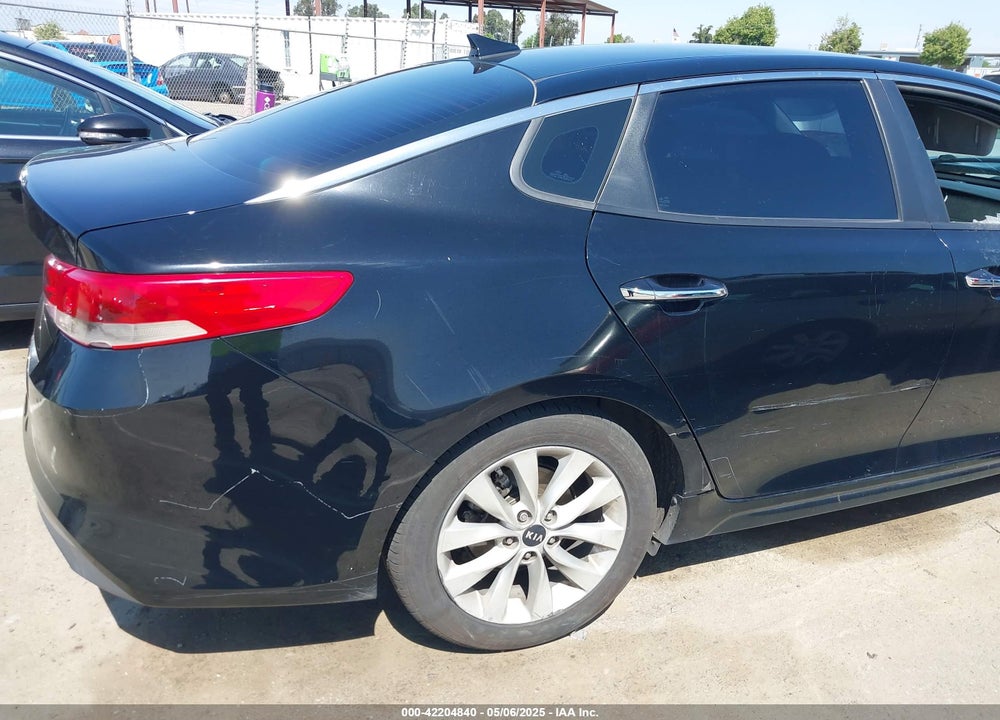 2018 KIA OPTIMA VIN: 5XXGT4L38JG263243