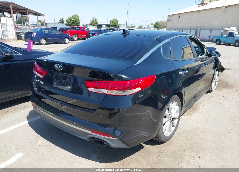 2018 KIA OPTIMA VIN: 5XXGT4L38JG263243