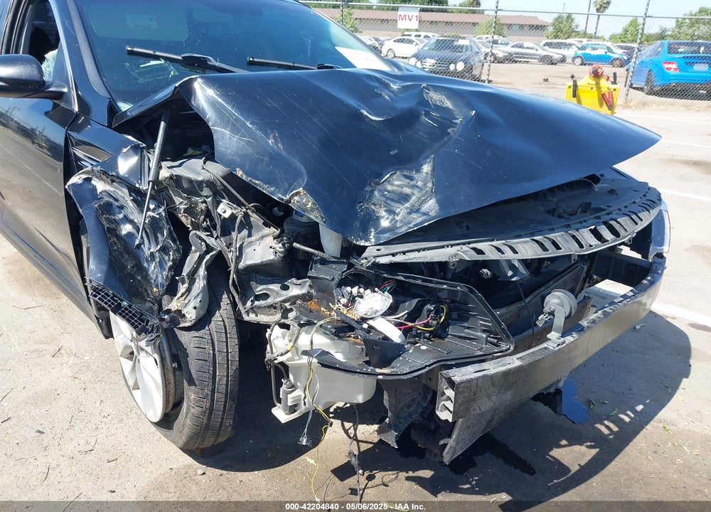 2018 KIA OPTIMA VIN: 5XXGT4L38JG263243