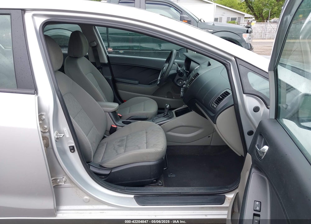 2016 KIA FORTE VIN: KNAFK4A69G5502921