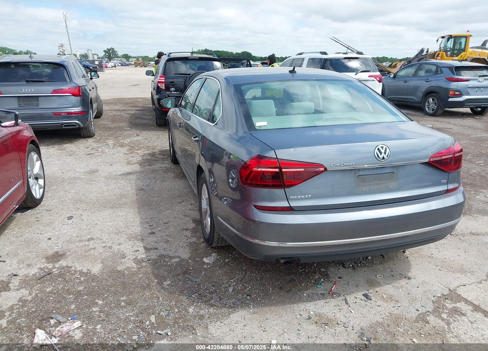 2017 VOLKSWAGEN PASSAT VIN: 1VWAT7A32HC085122