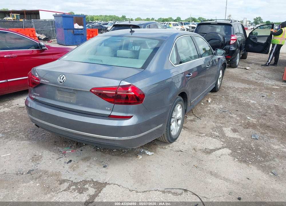 2017 VOLKSWAGEN PASSAT VIN: 1VWAT7A32HC085122