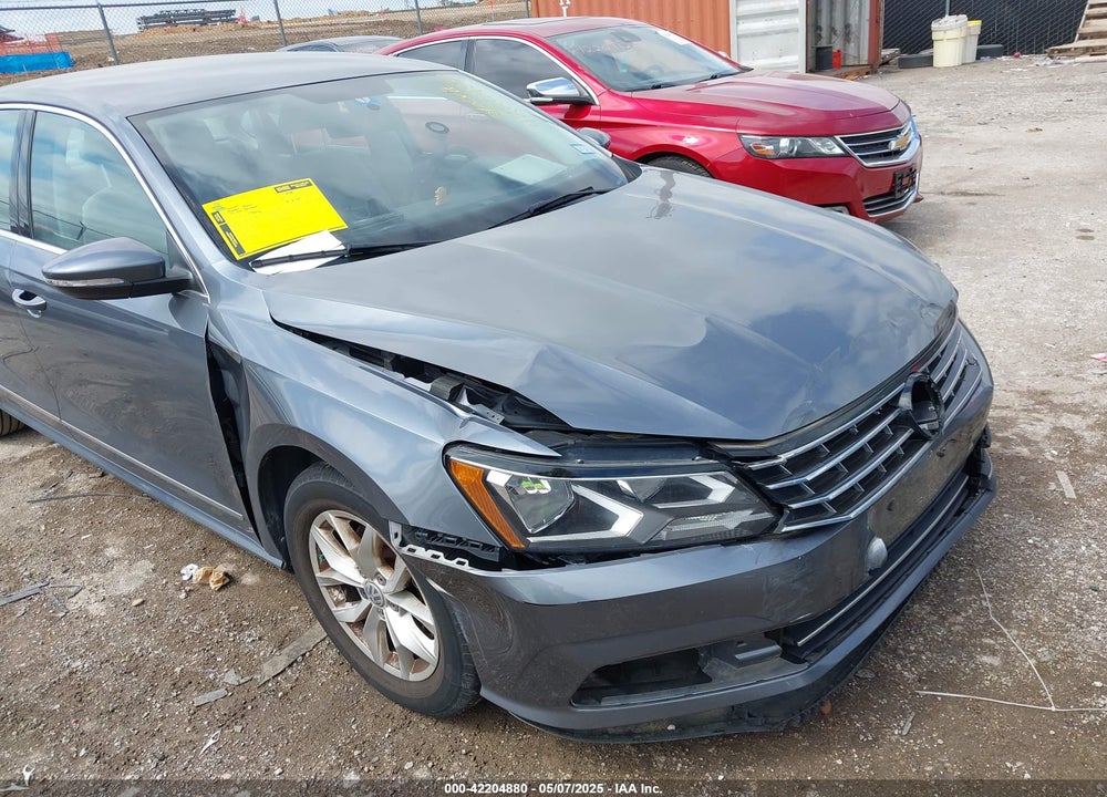 2017 VOLKSWAGEN PASSAT VIN: 1VWAT7A32HC085122