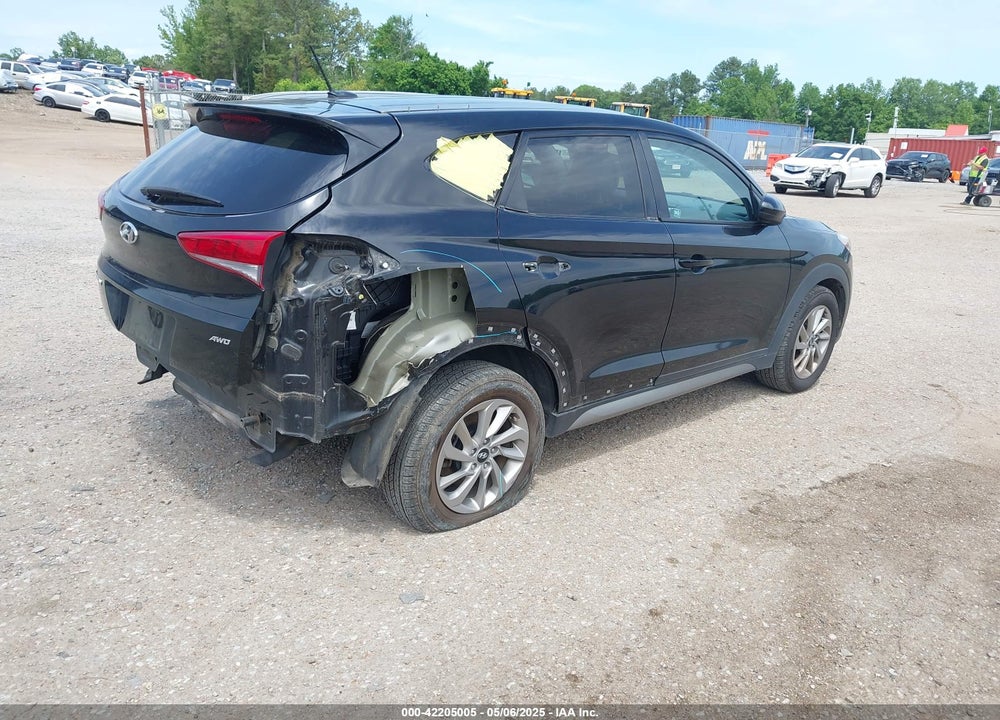 2017 HYUNDAI TUCSON SE VIN: KM8J3CA44HU296655