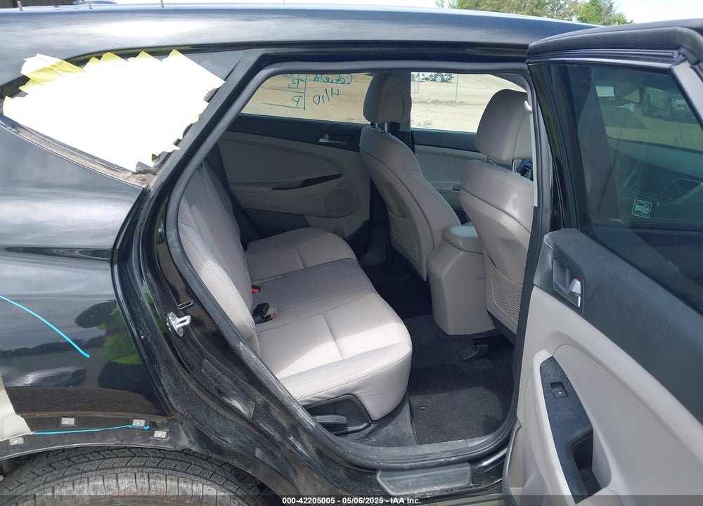 2017 HYUNDAI TUCSON SE VIN: KM8J3CA44HU296655