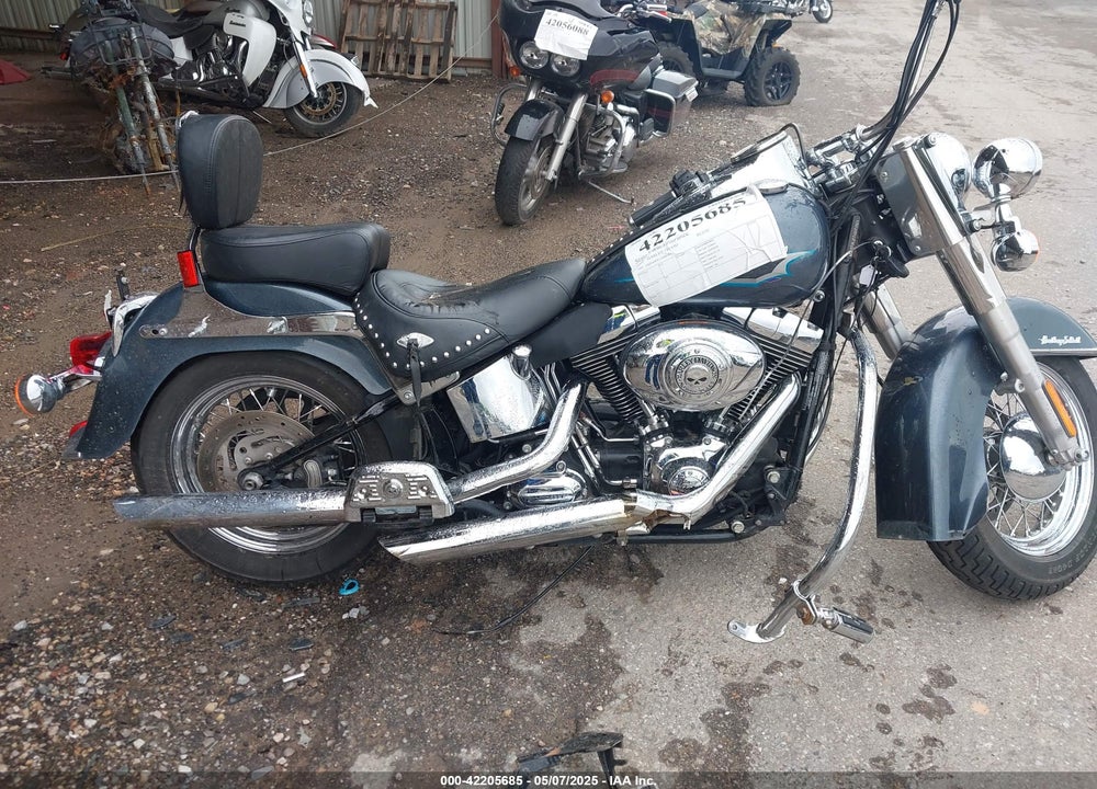 2015 HARLEY-DAVIDSON FLSTC HERITAGE SOFTAIL CLASSIC VIN: 1HD1BWV11FB018571