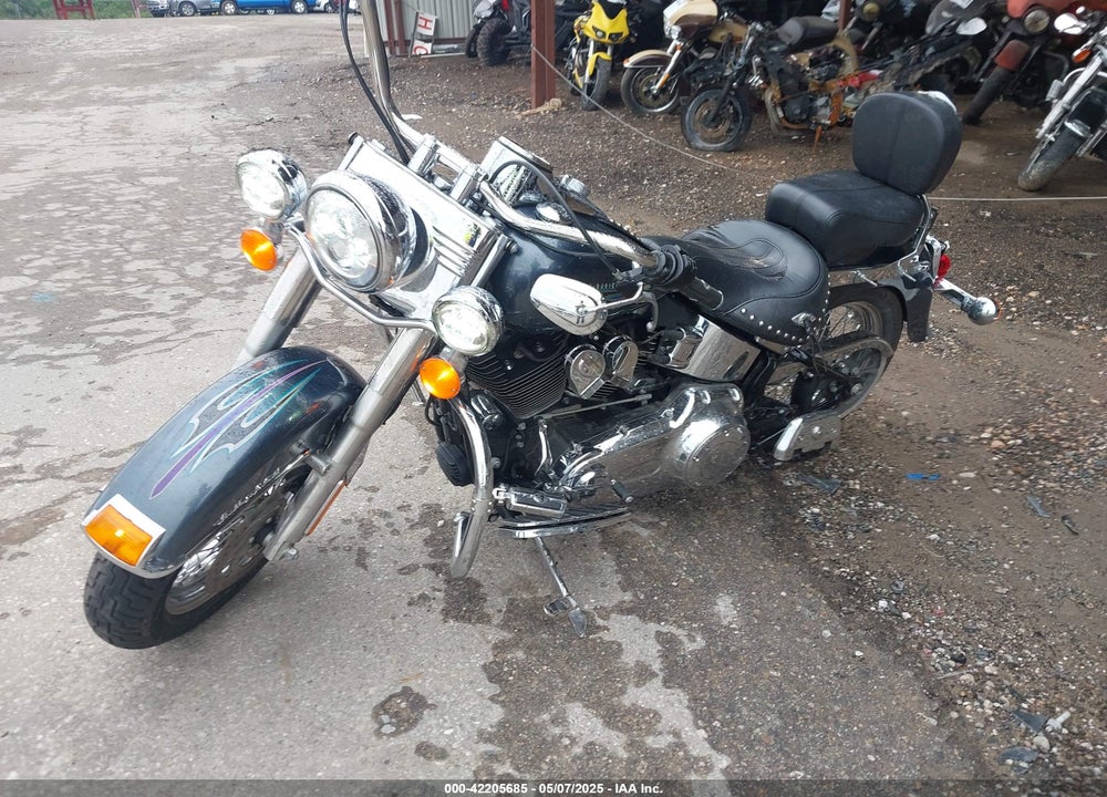 2015 HARLEY-DAVIDSON FLSTC HERITAGE SOFTAIL CLASSIC VIN: 1HD1BWV11FB018571