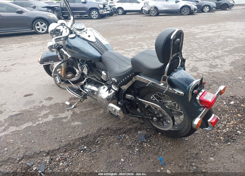 2015 HARLEY-DAVIDSON FLSTC HERITAGE SOFTAIL CLASSIC VIN: 1HD1BWV11FB018571