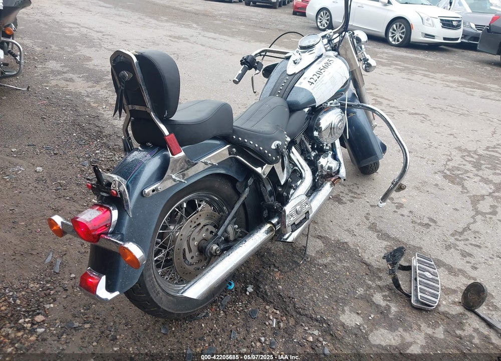 2015 HARLEY-DAVIDSON FLSTC HERITAGE SOFTAIL CLASSIC VIN: 1HD1BWV11FB018571