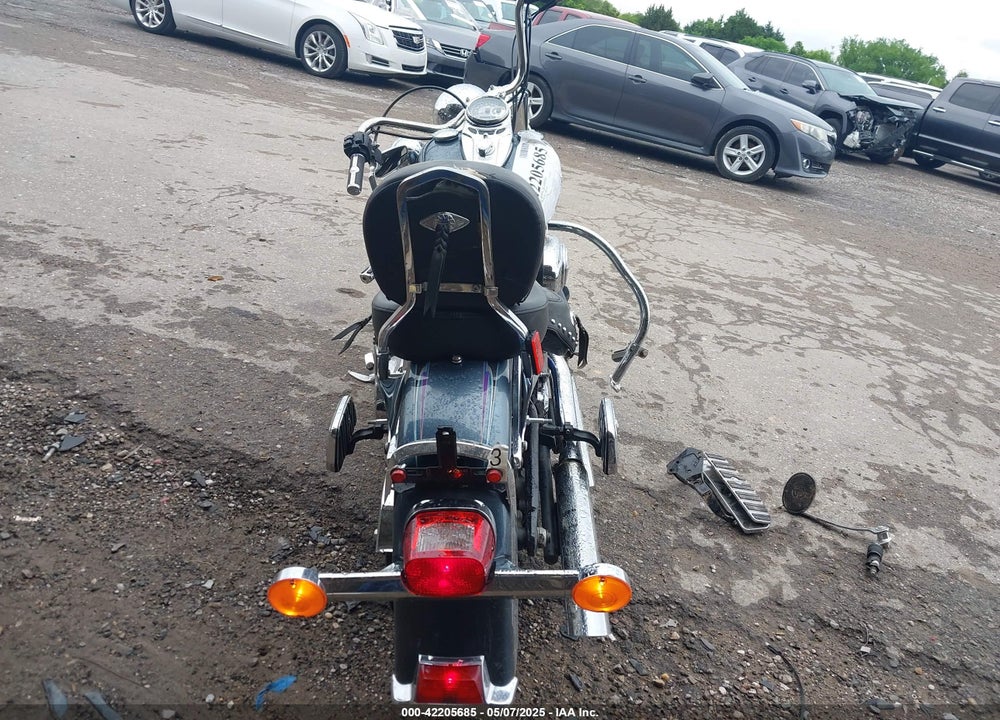2015 HARLEY-DAVIDSON FLSTC HERITAGE SOFTAIL CLASSIC VIN: 1HD1BWV11FB018571