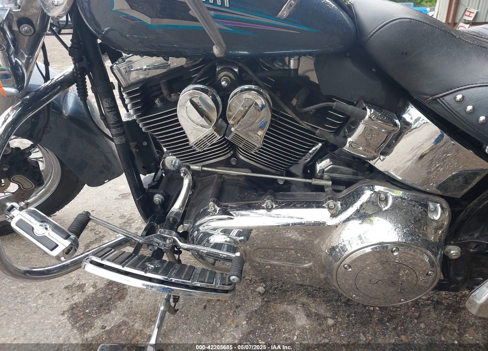 2015 HARLEY-DAVIDSON FLSTC HERITAGE SOFTAIL CLASSIC VIN: 1HD1BWV11FB018571