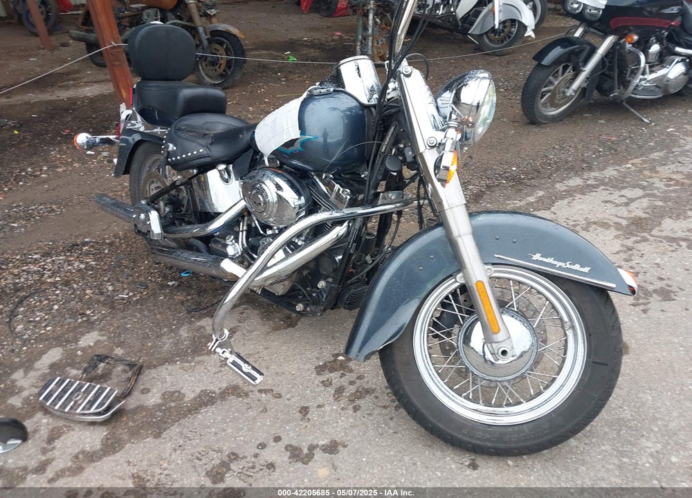 2015 HARLEY-DAVIDSON FLSTC HERITAGE SOFTAIL CLASSIC VIN: 1HD1BWV11FB018571