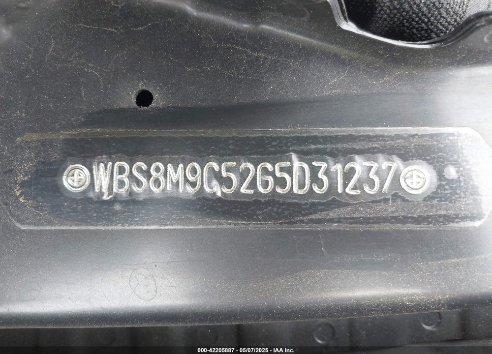 2016 BMW M3 VIN: WBS8M9C52G5D31237