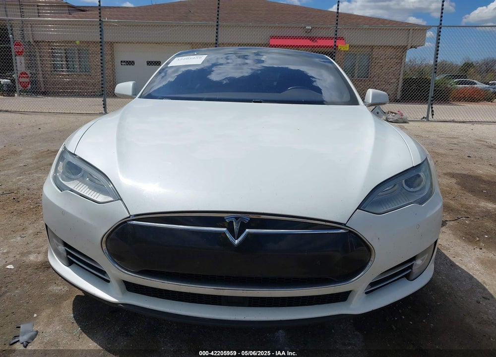 2015 TESLA MODEL S VIN: 5YJSA1H26FF084143