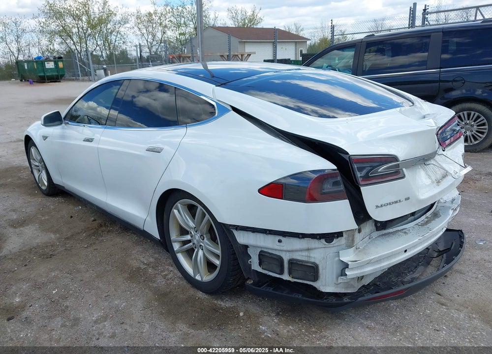 2015 TESLA MODEL S VIN: 5YJSA1H26FF084143