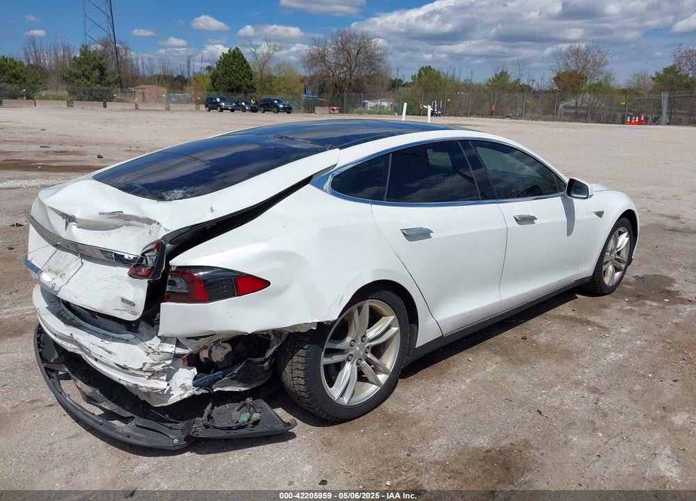 2015 TESLA MODEL S VIN: 5YJSA1H26FF084143
