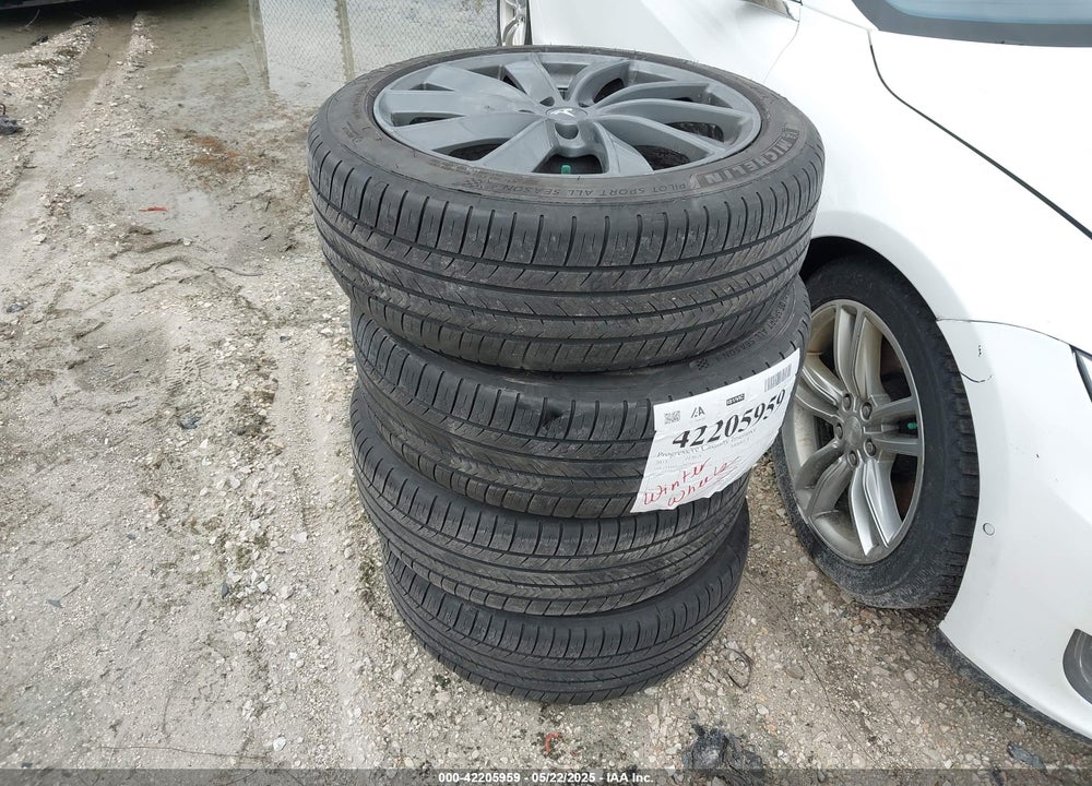 2015 TESLA MODEL S VIN: 5YJSA1H26FF084143