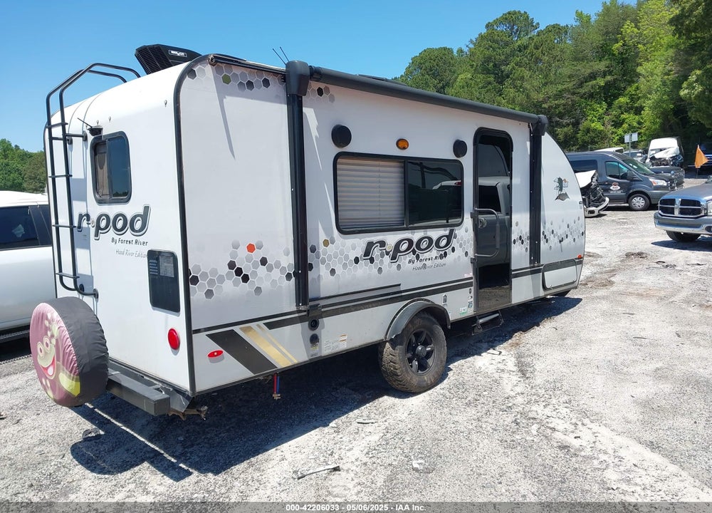 2022 R-VISION R POD FOREST RIVER TRAILER VIN: 5ZT2RPHC1NV022314