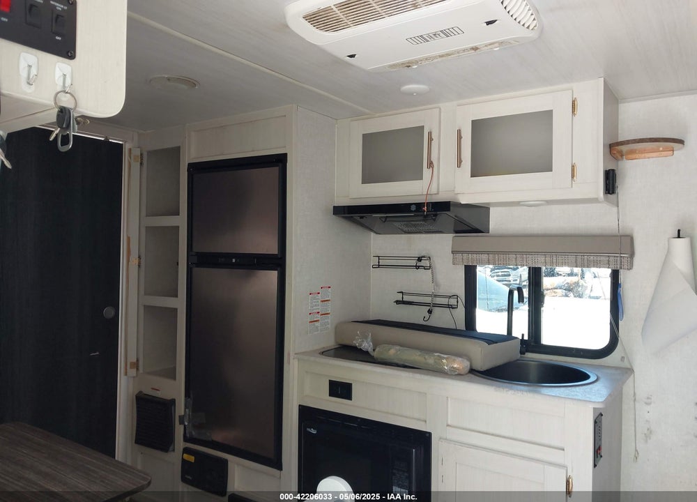 2022 R-VISION R POD FOREST RIVER TRAILER VIN: 5ZT2RPHC1NV022314