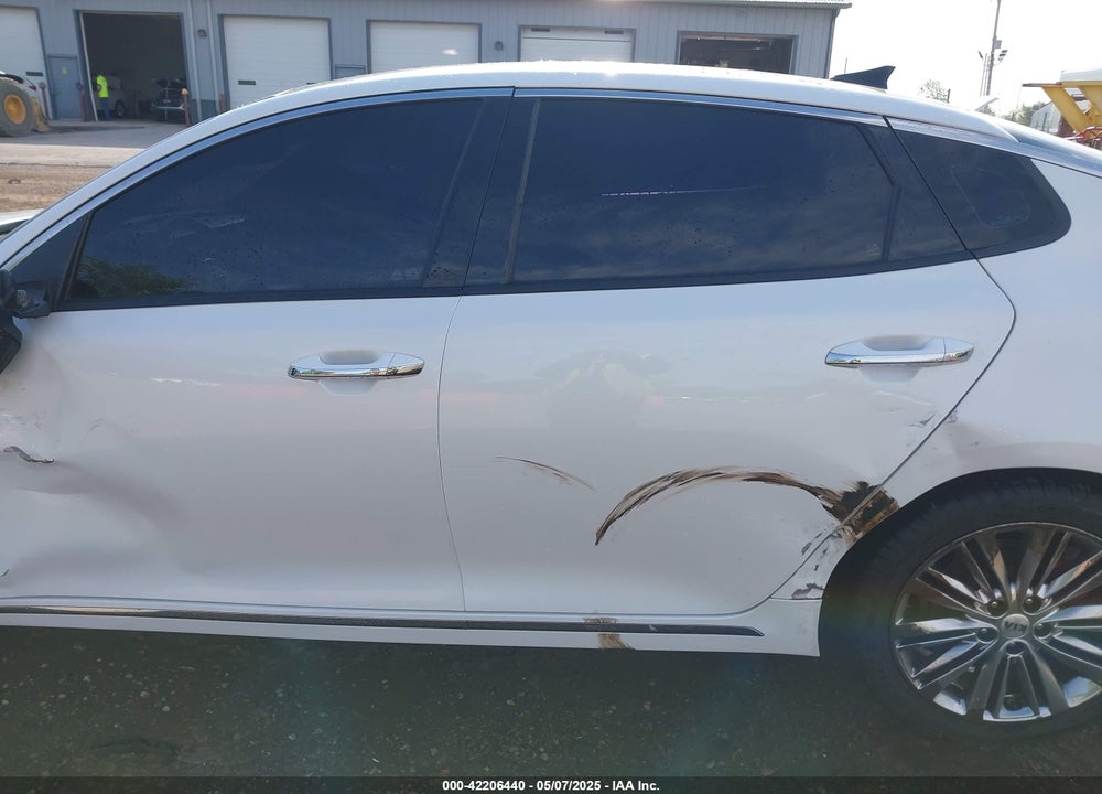 2018 KIA OPTIMA VIN: 5XXGV4L2XJG209198