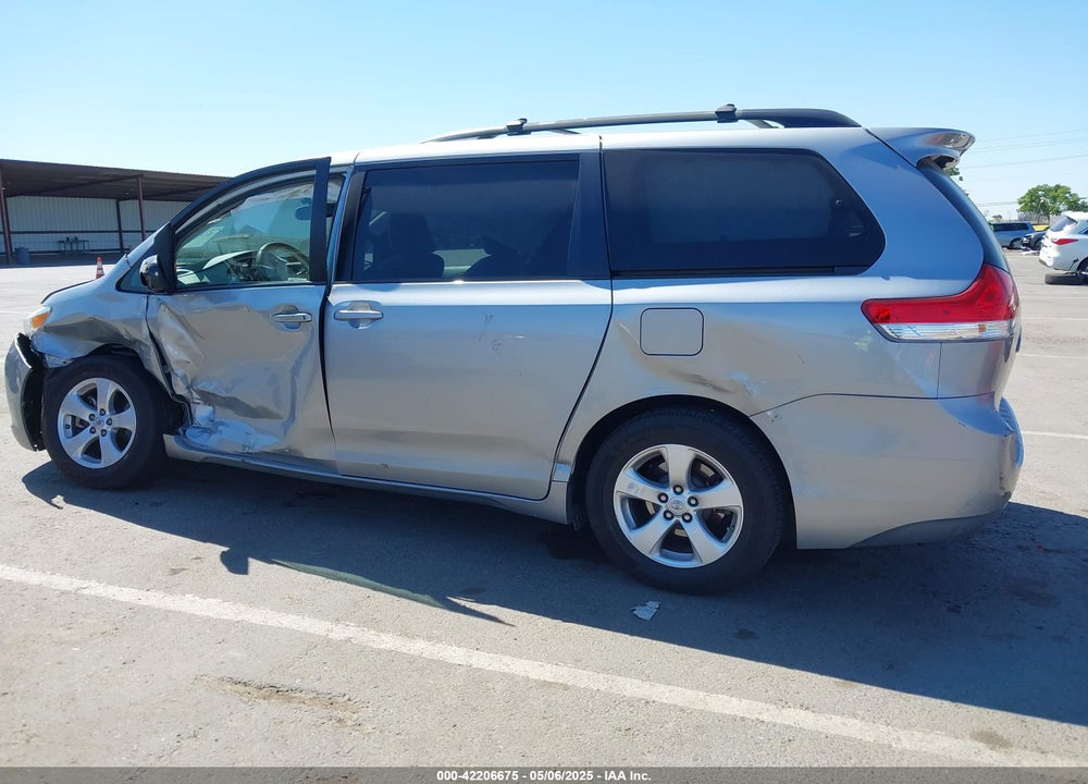2014 TOYOTA SIENNA VIN: 5TDKK3DC1ES467215