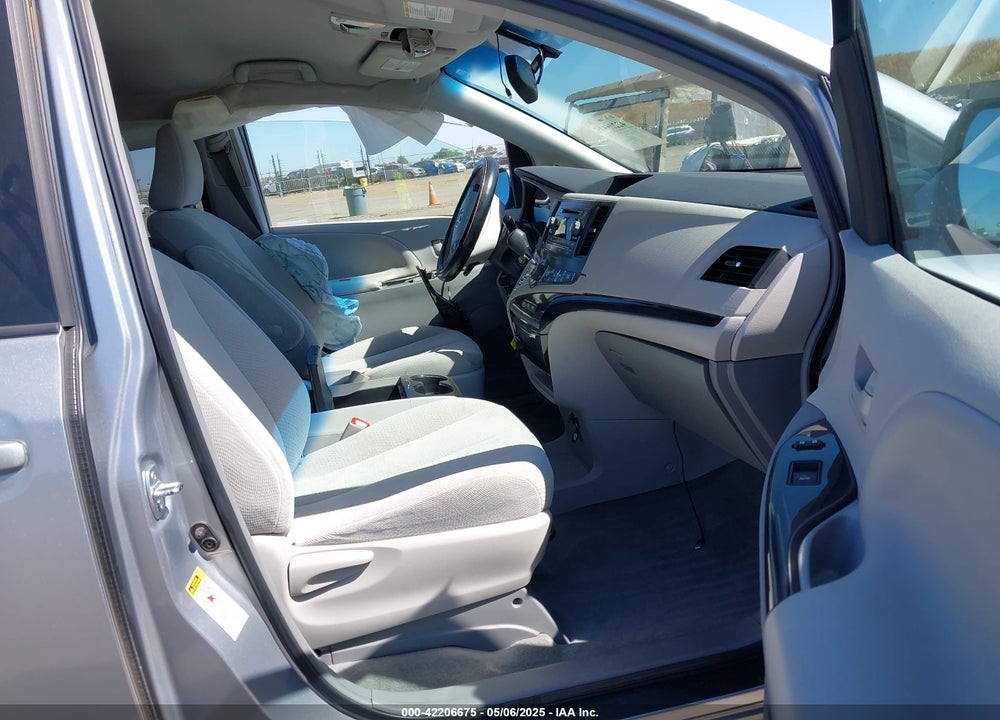 2014 TOYOTA SIENNA VIN: 5TDKK3DC1ES467215