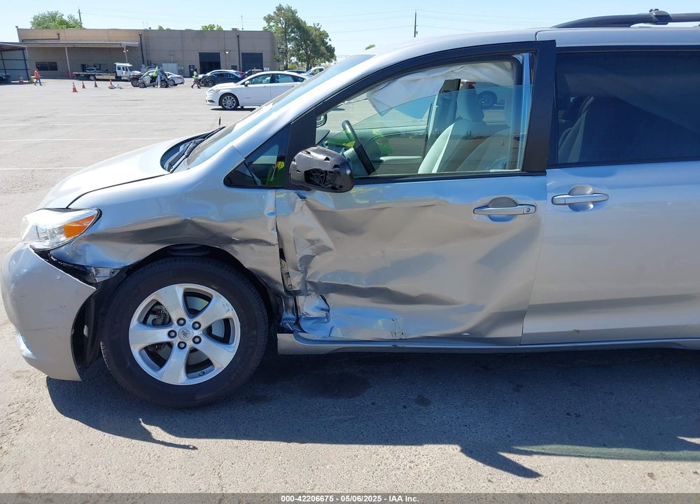 2014 TOYOTA SIENNA VIN: 5TDKK3DC1ES467215