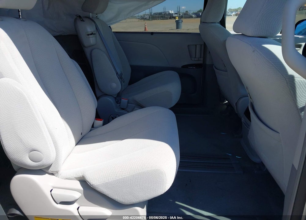 2014 TOYOTA SIENNA VIN: 5TDKK3DC1ES467215