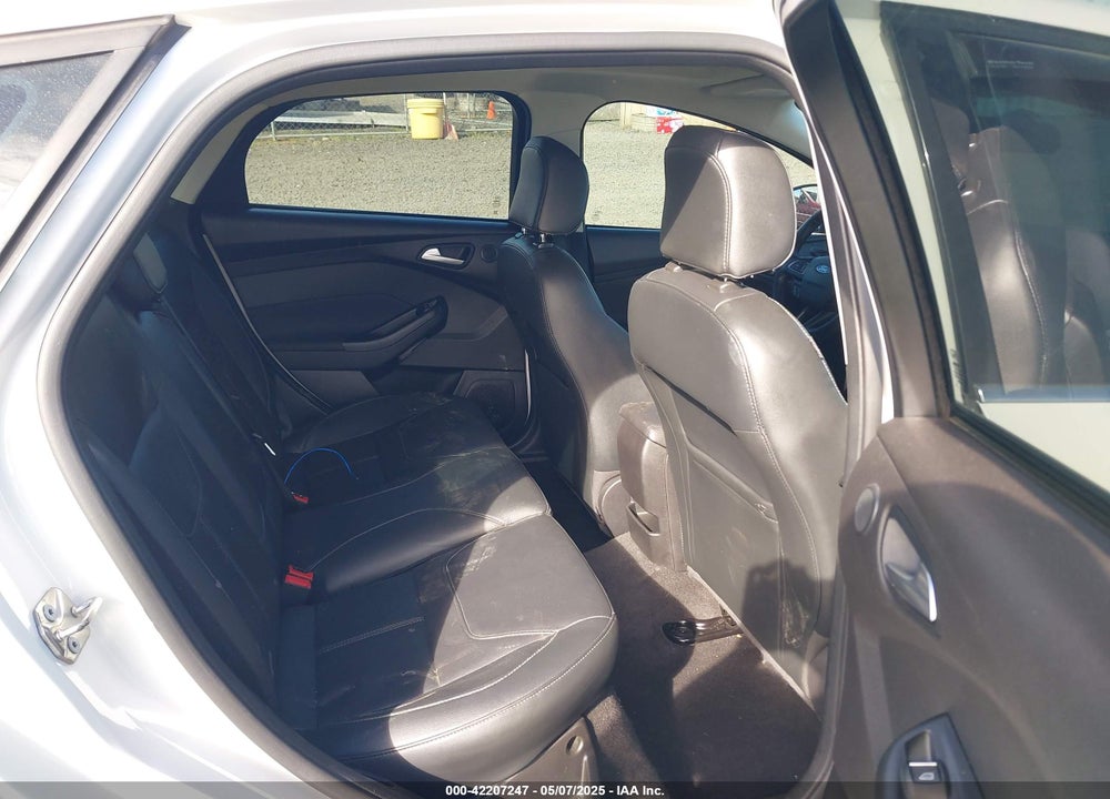 2017 FORD FOCUS VIN: 1FADP3N24HL308751