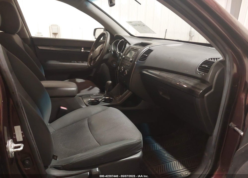 2013 KIA SORENTO VIN: 5XYKTCA67DG358393