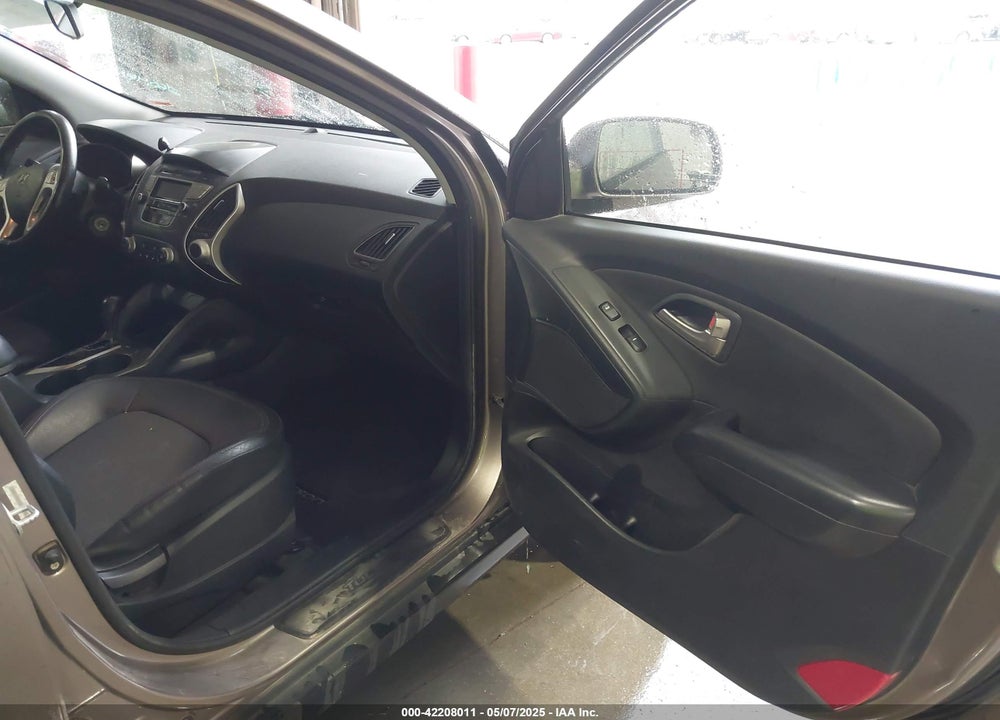 2010 HYUNDAI TUCSON VIN: KM8JU3AC5AU109658
