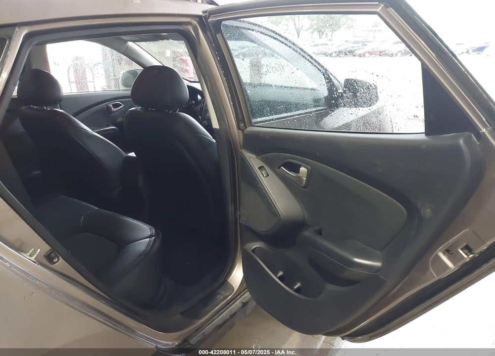 2010 HYUNDAI TUCSON VIN: KM8JU3AC5AU109658