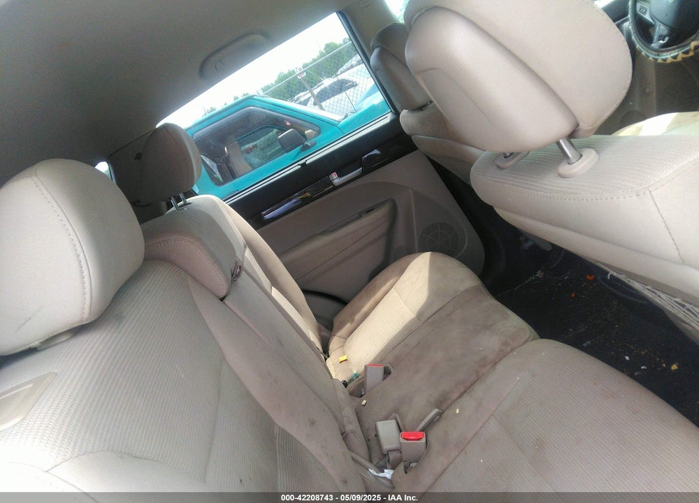 2015 KIA SORENTO VIN: 5XYKT4A69FG575646