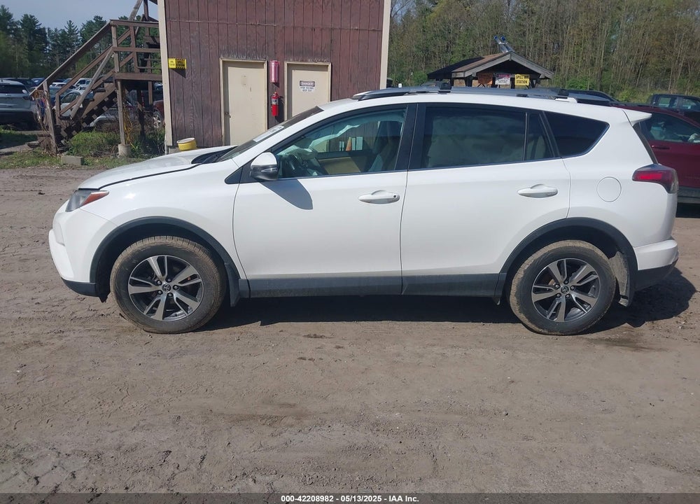 2017 TOYOTA RAV4 VIN: 2T3RFREV8HW647946