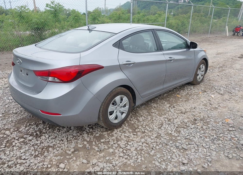 2016 HYUNDAI ELANTRA VIN: 5NPDH4AE4GH695950