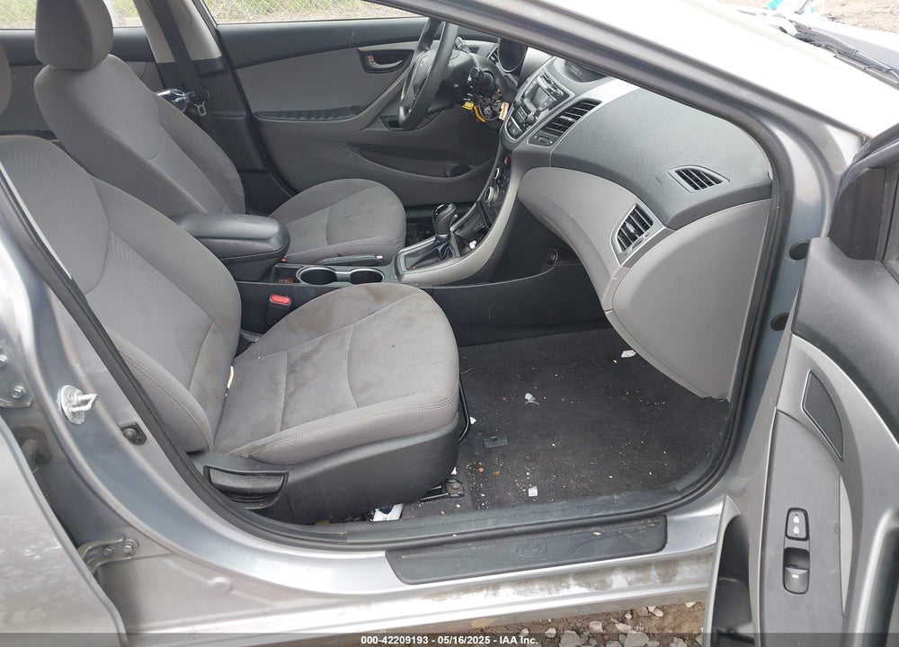 2016 HYUNDAI ELANTRA VIN: 5NPDH4AE4GH695950