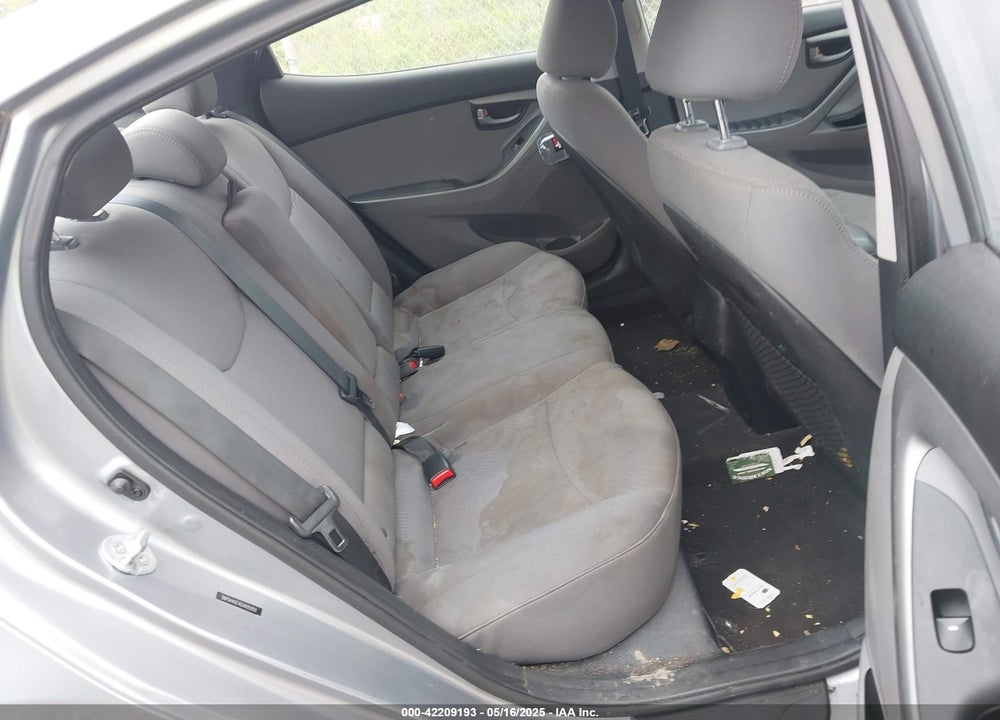 2016 HYUNDAI ELANTRA VIN: 5NPDH4AE4GH695950