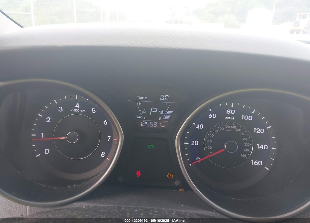 2016 HYUNDAI ELANTRA VIN: 5NPDH4AE4GH695950