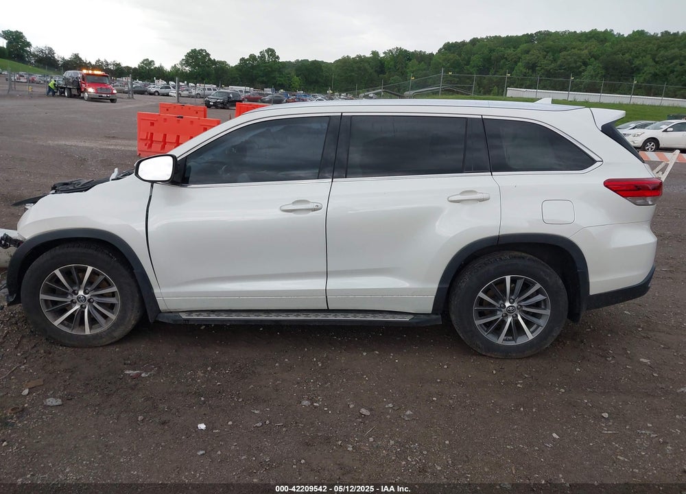 2017 TOYOTA HIGHLANDER XLE VIN: 5TDJZRFH9HS515504