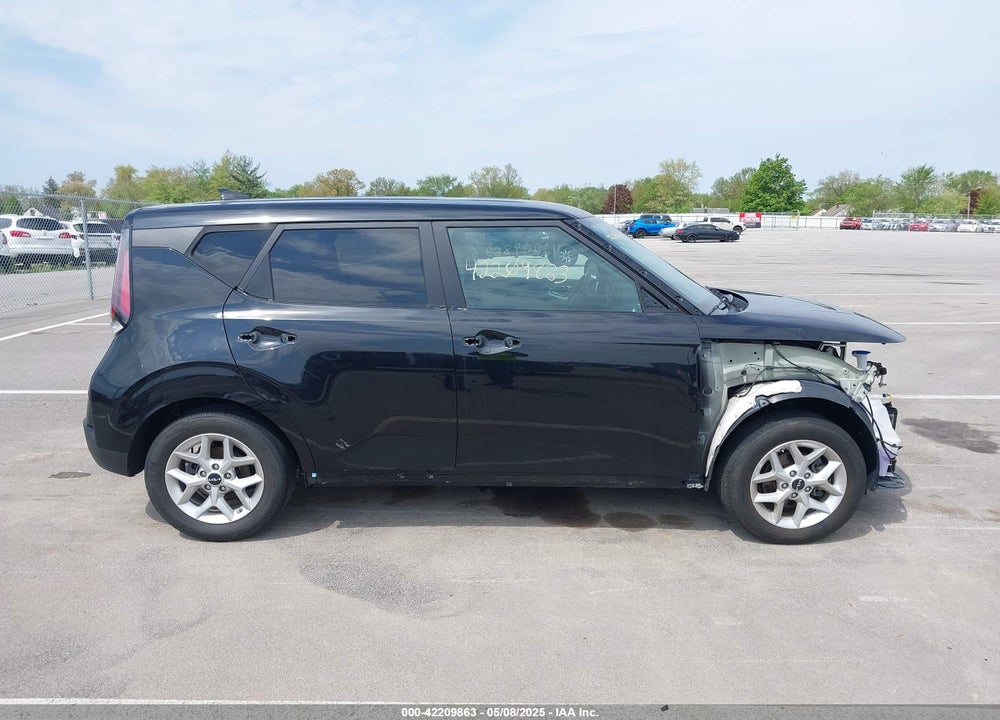 2023 KIA SOUL VIN: KNDJ23AU0P7843263