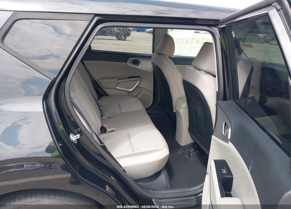2023 KIA SOUL VIN: KNDJ23AU0P7843263