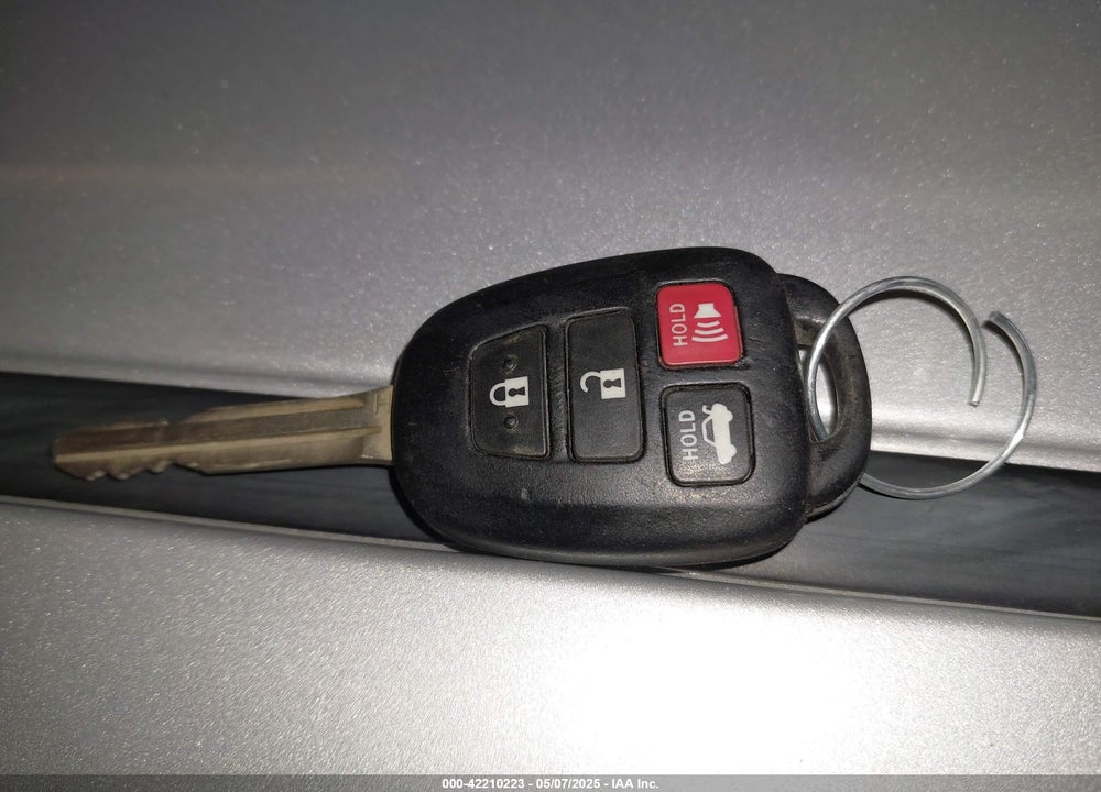 2018 TOYOTA COROLLA SE VIN: 5YFBURHEXJP790142