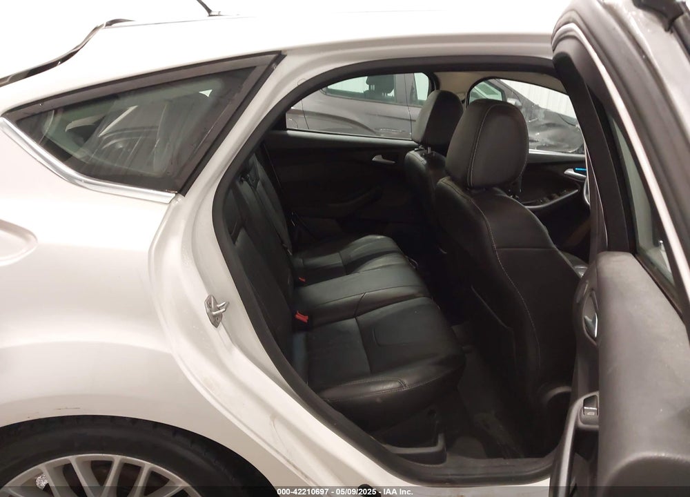 2014 FORD FOCUS TITANIUM VIN: 1FADP3N27EL110287