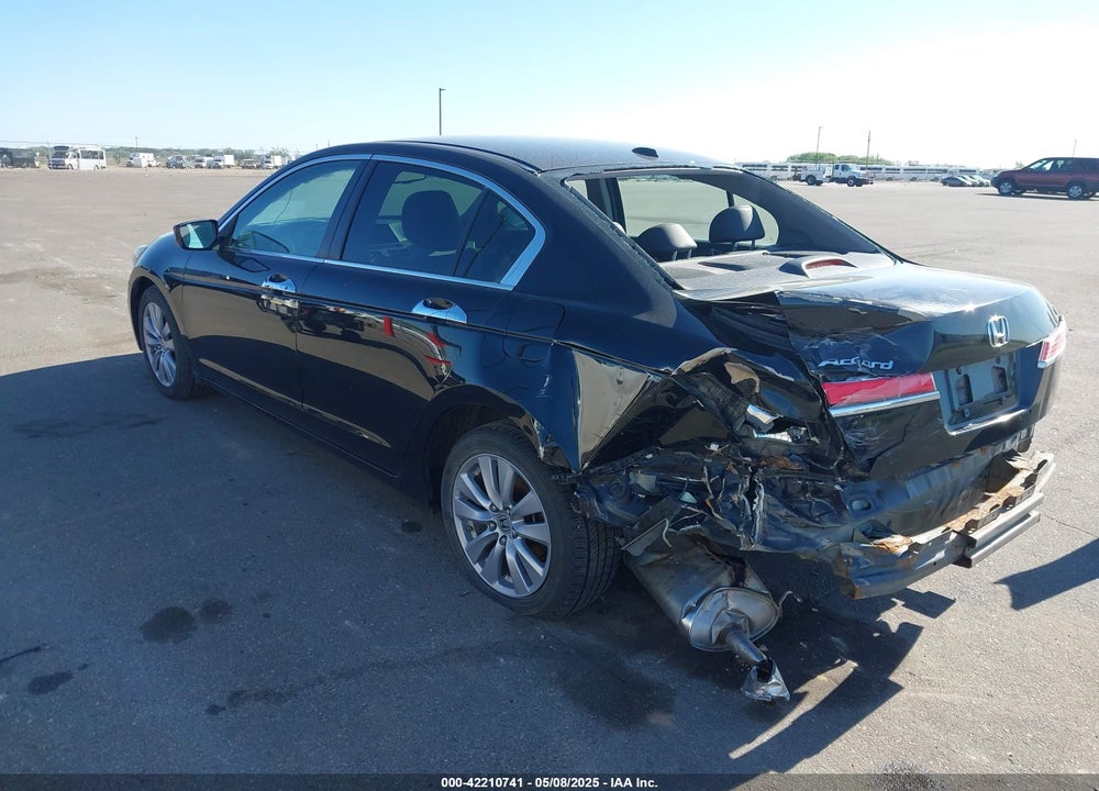 2011 HONDA ACCORD VIN: 1HGCP3F82BA002421