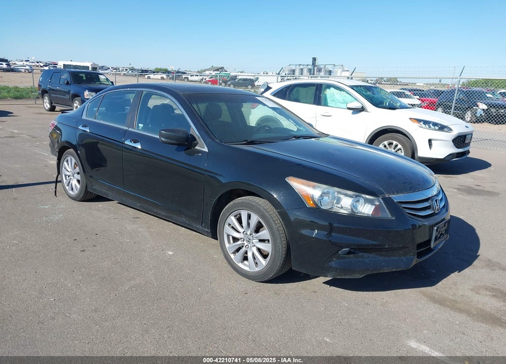 2011 HONDA ACCORD VIN: 1HGCP3F82BA002421