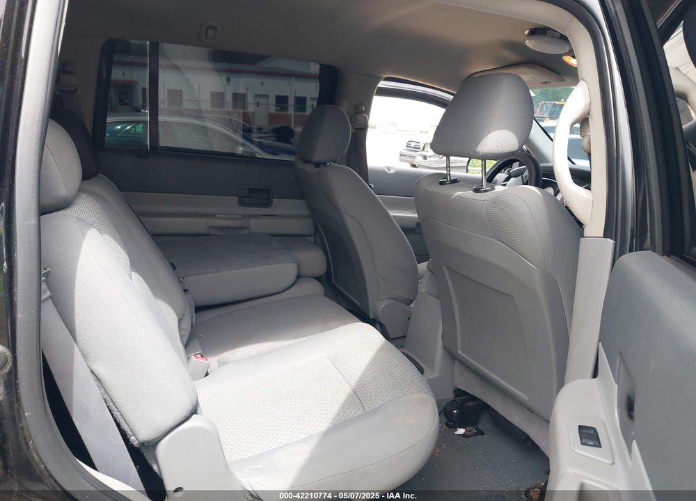2008 DODGE DURANGO SXT VIN: 1D8HB38N68F155970