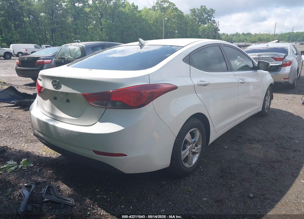 2014 HYUNDAI ELANTRA VIN: 5NPDH4AE2EH492388