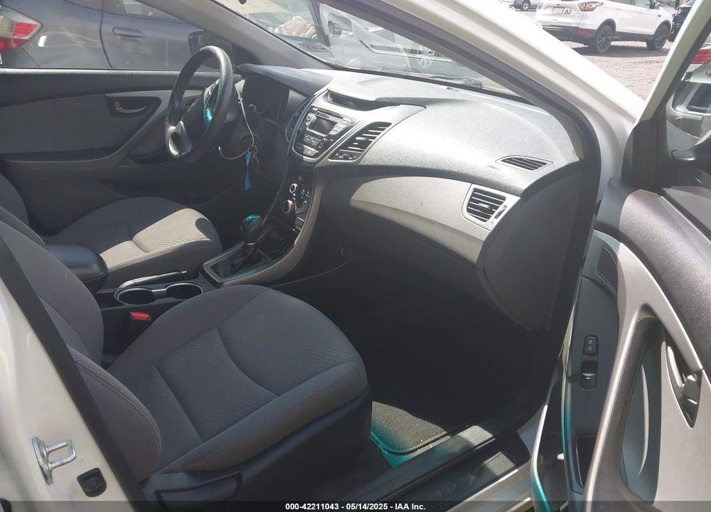 2014 HYUNDAI ELANTRA VIN: 5NPDH4AE2EH492388