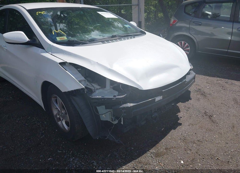2014 HYUNDAI ELANTRA VIN: 5NPDH4AE2EH492388