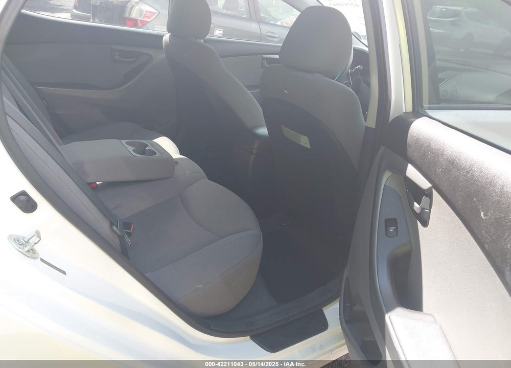 2014 HYUNDAI ELANTRA VIN: 5NPDH4AE2EH492388